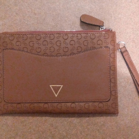 Guess wristlet - Picture 2 of 3